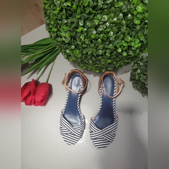 NWOT GEORGE Belles sandales à petits talons compensés neuves sans étiquette - Picture 3 of 7